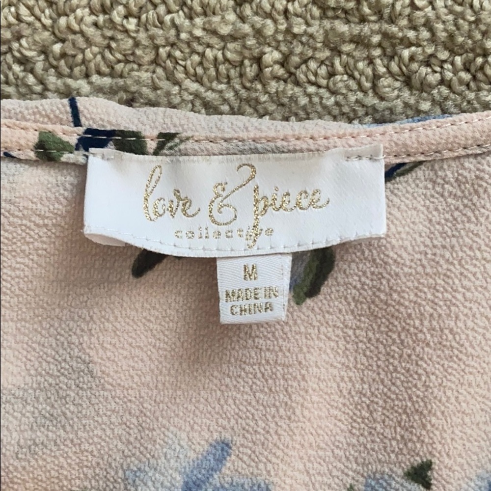 Love & Piece - Pink FLORAL BLOUSE size M - Picture 3 of 3